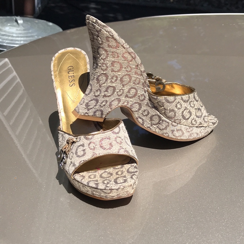 GUESS HEELED MULES/WEDGES